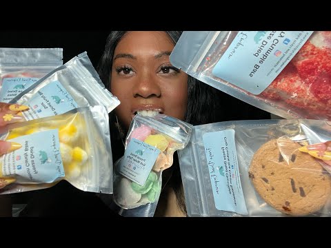 ASMR| Trying Freeze Dried Candy 🥶🍭(Extremely Satisfying Crunchy Sounds)