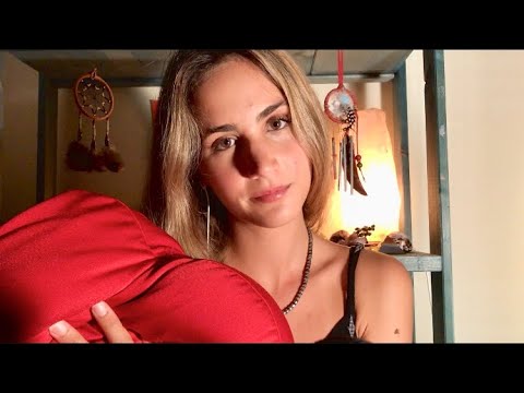 Rilassiamoci assieme 😴 | ASMR ITA | crinkly, hair brushing, tapping, mouth sounds