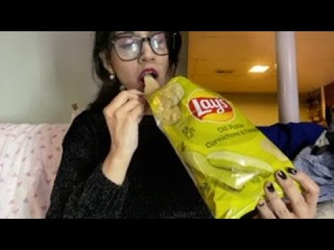 ASMR No Talking Eating Chips ♡⭐[* eating lays chips* mouth sounds]