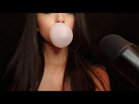 ASMR | Chewing different brands of Gum *Relaxing gum chewing* (some bubble blowing)
