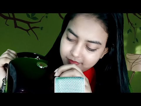 ASMR What's In My Make Up Bag? Tingly Tapping & Whispering