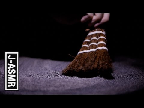 [音フェチ]ほうきではく - Brushing with a broom[ASMR]