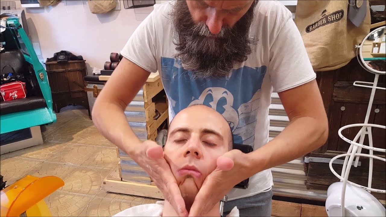 Old School Italian Barber - shave with shavette, hot towel and massage  - ASMR intentional