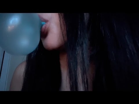 11 mins of upclose gum chewing & gum popping/snapping ASMR 😍
