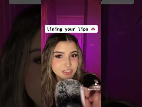 lining your lips 👄 #asmr #shorts #relaxing