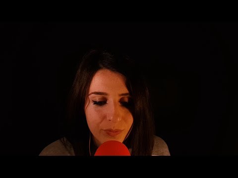 ASMR Italian - Whispering and tapping