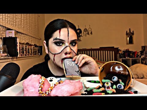 ASMR EATING SPOOPY TREATS👻🦷🧠| SOFT AND CRUNCHY EATING SOUNDS