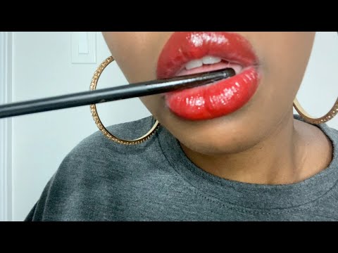ASMR Close Up Spoolie Nibbling (Mouth sounds)..........