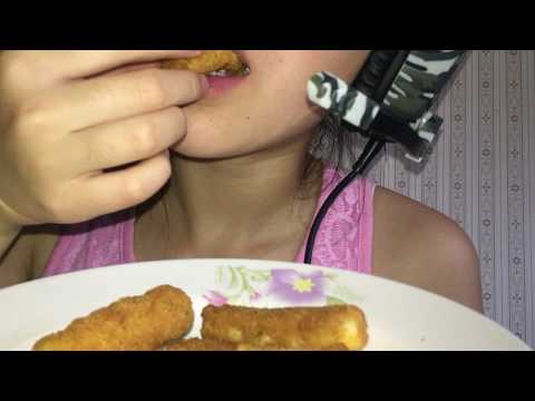 [ASMR] eating mozzarella sticks | mukbang | eating sounds | mouth sounds | satisfying cheese pulls.