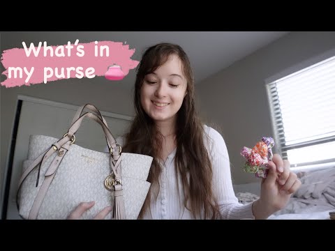 ASMR What’s in my purse 👛