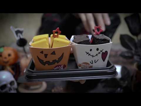 [Japanese ASMR] 🎃 Cake Eating Sounds, Light up Gloves, Whispering ケーキの咀嚼音と光る手袋