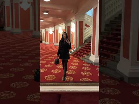 Walking at the opera house #heels #stockings #longlegs