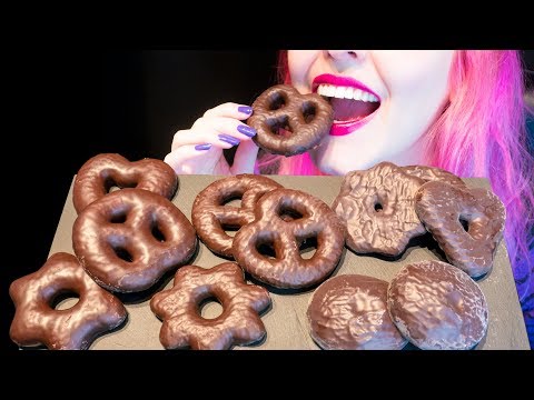 ASMR: Fluffy Chocolate Covered Gingerbread | German Lebkuchen ~ Relaxing Eating [No Talking|V] 😻