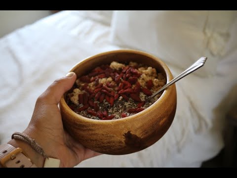 asmr making and eating a smoothie bowl