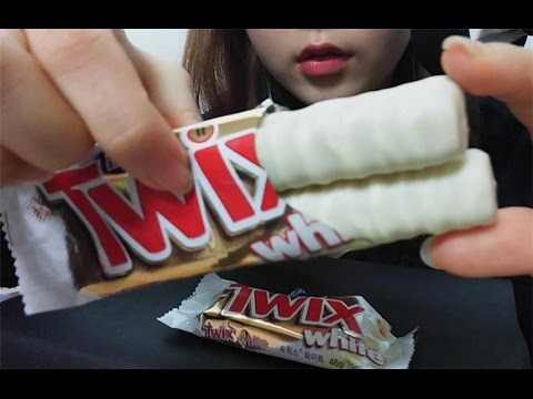 ASMR: Twix 트윅스 화이트 초콜렛 이팅사운드 먹방 White Chocolate caramel bar Korean whispering Eating sounds mukbang