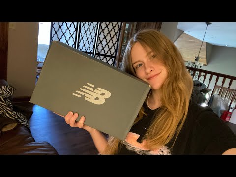 ASMR Shoe Unboxing 👟 (tapping, scratching)