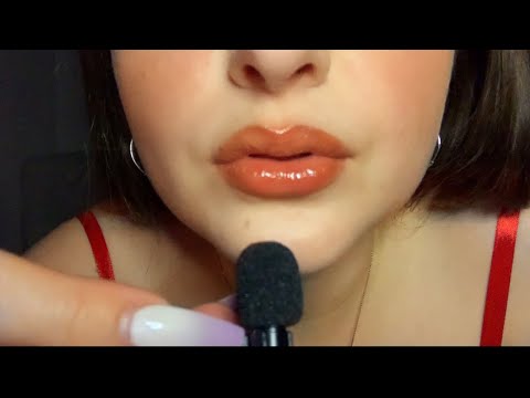 ASMR GIRLFRIEND GIVES YOU SLOPPY KISSES AND MOUTH SOUNDS