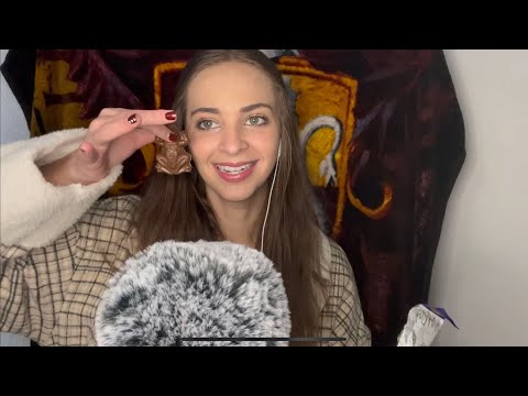 ASMR| My Harry Potter book & film collection (tapping, whispered reading & more!) ⚡️