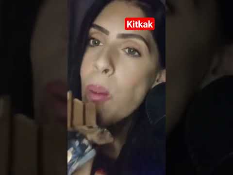 Comendo KitKat #mouthsounds #asmr #mukbang