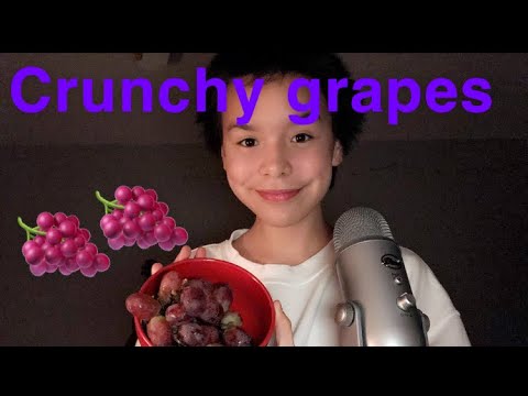 ASMR eating unusually extremely crunchy grapes🍇💜