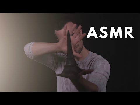 ASMR | JE MANGE LA TOUR EIFFEL (chocolat, tapping, crinkles)