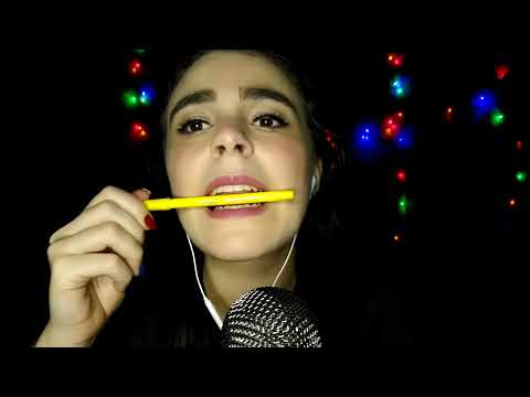 ASMR - Nibbling Pen/Pencil (intense) • Mordiscando Caneta/Lápis (intenso)