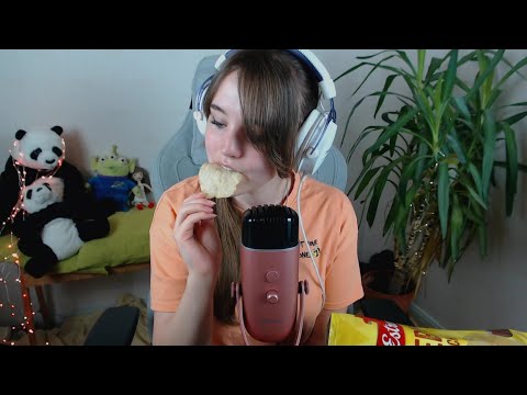 ASMR - Crunchy chips eating