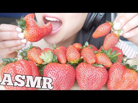 ASMR *GIANT + Mini Strawberry (SATISFYING FRUIT CRUNCH EATING SOUNDS) NO TALKING | SAS-ASMR