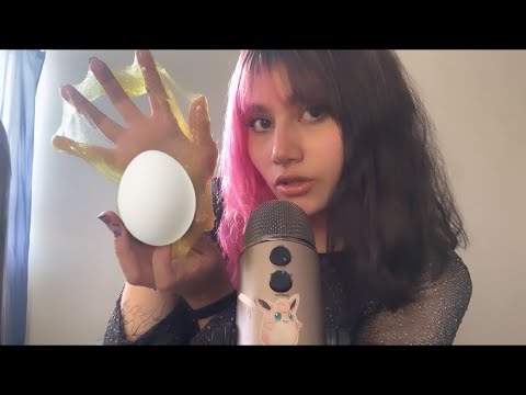 Tocando huevos (slime)- María ASMR