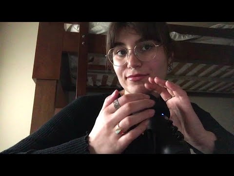 ASMR tapping, mouth sounds e trigger words (?)