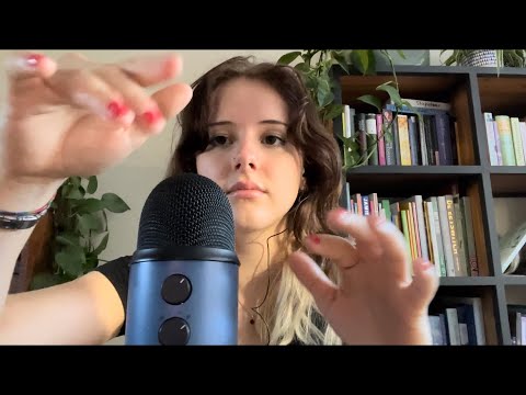 Some ASMR (hand movements, close up, whispering)