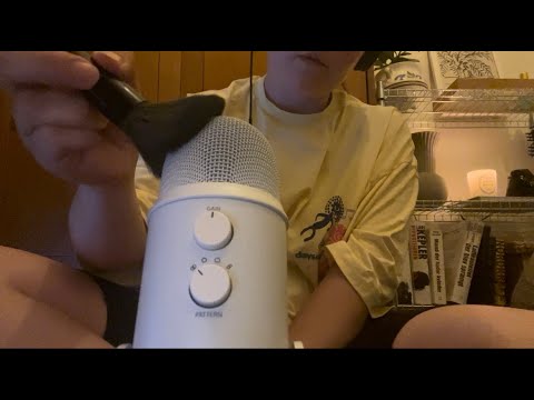 I tried ASMR for the first time! (mic brushing, face brushing, tapping, scratching)