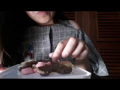 ASMR EATING KNICK KNACKS FISH COOKIE