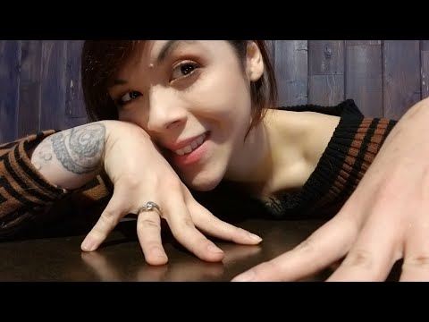 (( ASMR )) scratching and tapping taple top with hand sounds
