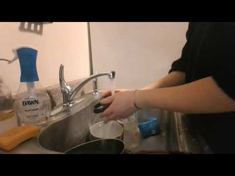 Watch me hand wash dishes for 10 minutes - Attempting ASMR for a second time (lofi)