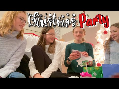 CHRISTMAS party and Gift exchange with friends! VLOGMAS DAY 9
