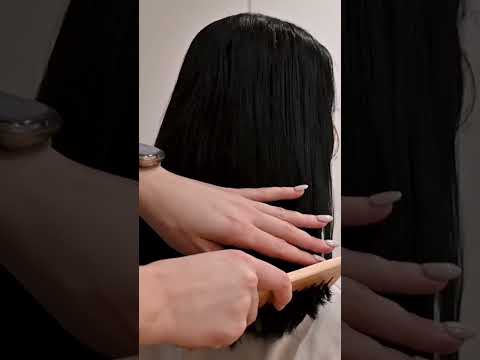 ASMR | Combing my friend’s hair 🥰 #asmr #hairbrushing #asmrshorts