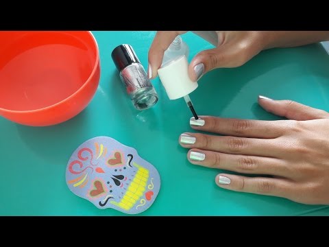 ASMR: RELAXING Whispers and Nail Painting