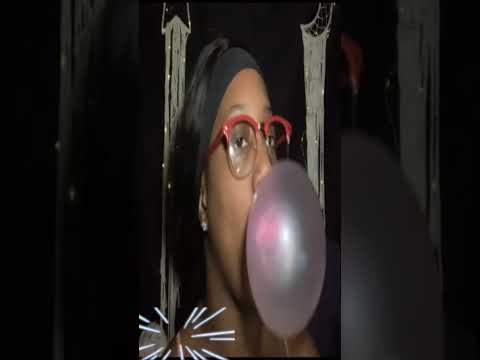ASMR | Blowing Bubbles #asmrbubbles  #asmrbubblegum #asmrgum #asmrgumchewing