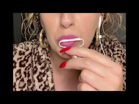 ASMR (Let me eat you) eating - licking + kisses the mic 🥰😜🧠