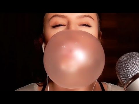 ASMR Chewing Gum & Blowing Bubbles 😋