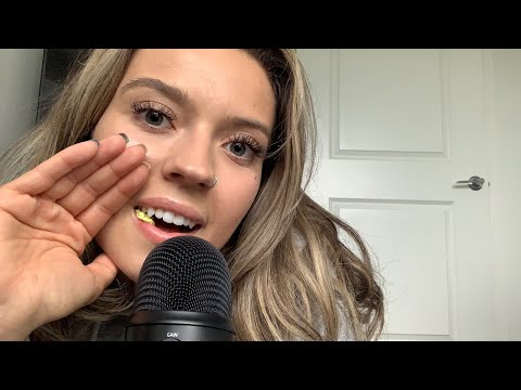 ASMR| CRISP INADUIBLE WHISPERING WITH GUM CHEWING & SMACKING MOUTH SOUNDS