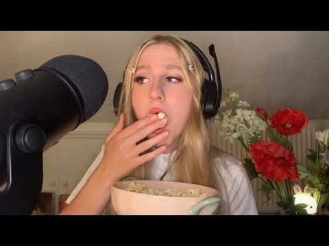 ASMR | eating popcorn ✨ crunchy/mouth sounds