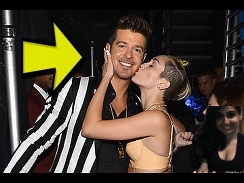 Robin Thicke VMA Performance  Singer Does Blurred Lines For MTV -  Review