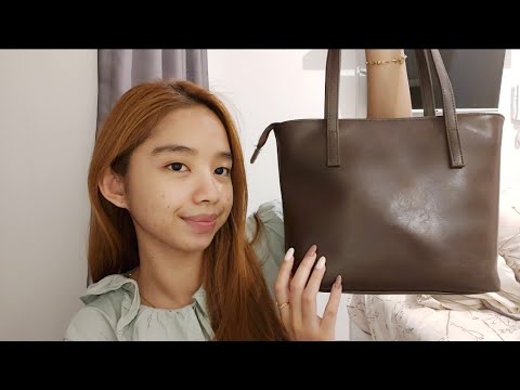 ASMR what's in my bag 👜