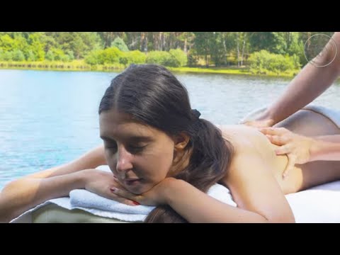🌺 Serenity in motion: Indulge in an outdoor ASMR massage