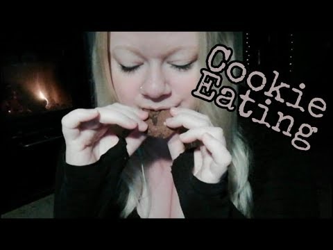 ASMR 🎧 Eating Cookies 🍪| Soft And Crisp Sounds| (Whisper)