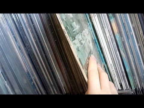 [ASMR] Fast Tapping // Looking through Vinyl Record Collection
