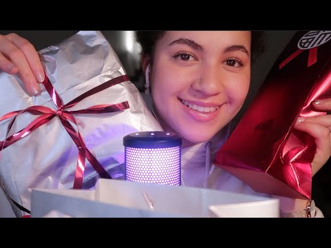 ASMR- packing Christmas gifts (crinkles, whispering, tapping and more) GER
