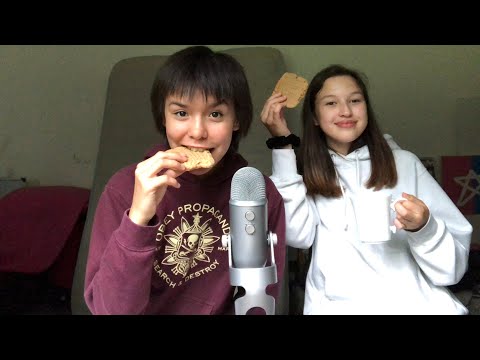 ASMR eating cookies with a friend🍪🖤 (CRUNCHING SOUNDS)